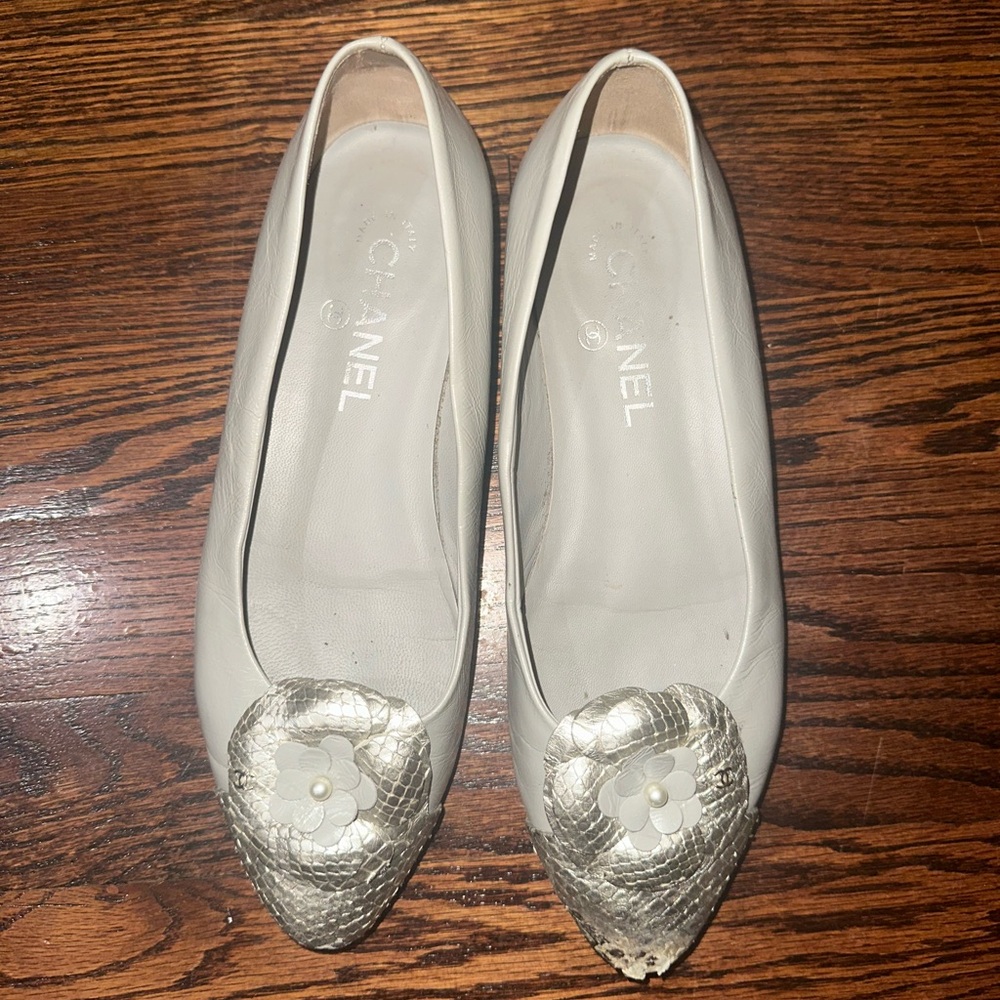 Chanel White and Silver Women's Shoes